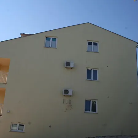 Mandre 4092d Apartment Pag Town